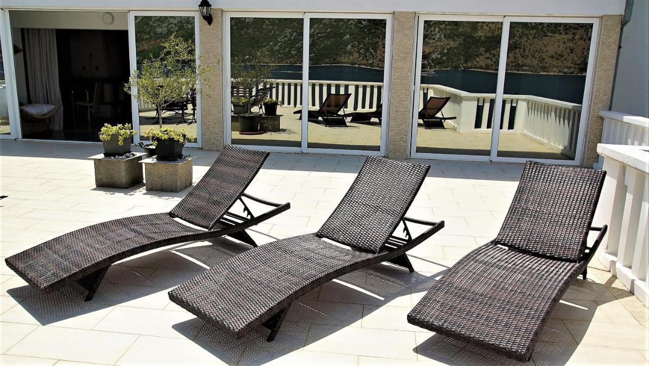 Penthouse Stoliv New Spa-Pool Villa Is Located 5M From The Sea, Exclusive Terrace,Private Jetty Wih Sunbeds, Pebble Beach, Secluded Location Total Area 375M2 At Your Disposal Котор Екстериор снимка