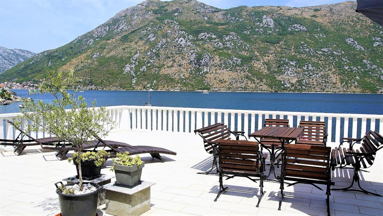 Penthouse Stoliv New Spa-Pool Villa Is Located 5M From The Sea, Exclusive Terrace,Private Jetty Wih Sunbeds, Pebble Beach, Secluded Location Total Area 375M2 At Your Disposal Котор Екстериор снимка