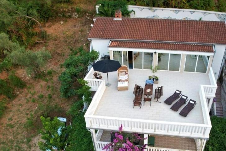 Penthouse Stoliv New Spa-Pool Villa Is Located 5M From The Sea, Exclusive Terrace,Private Jetty Wih Sunbeds, Pebble Beach, Secluded Location Total Area 375M2 At Your Disposal Котор Екстериор снимка