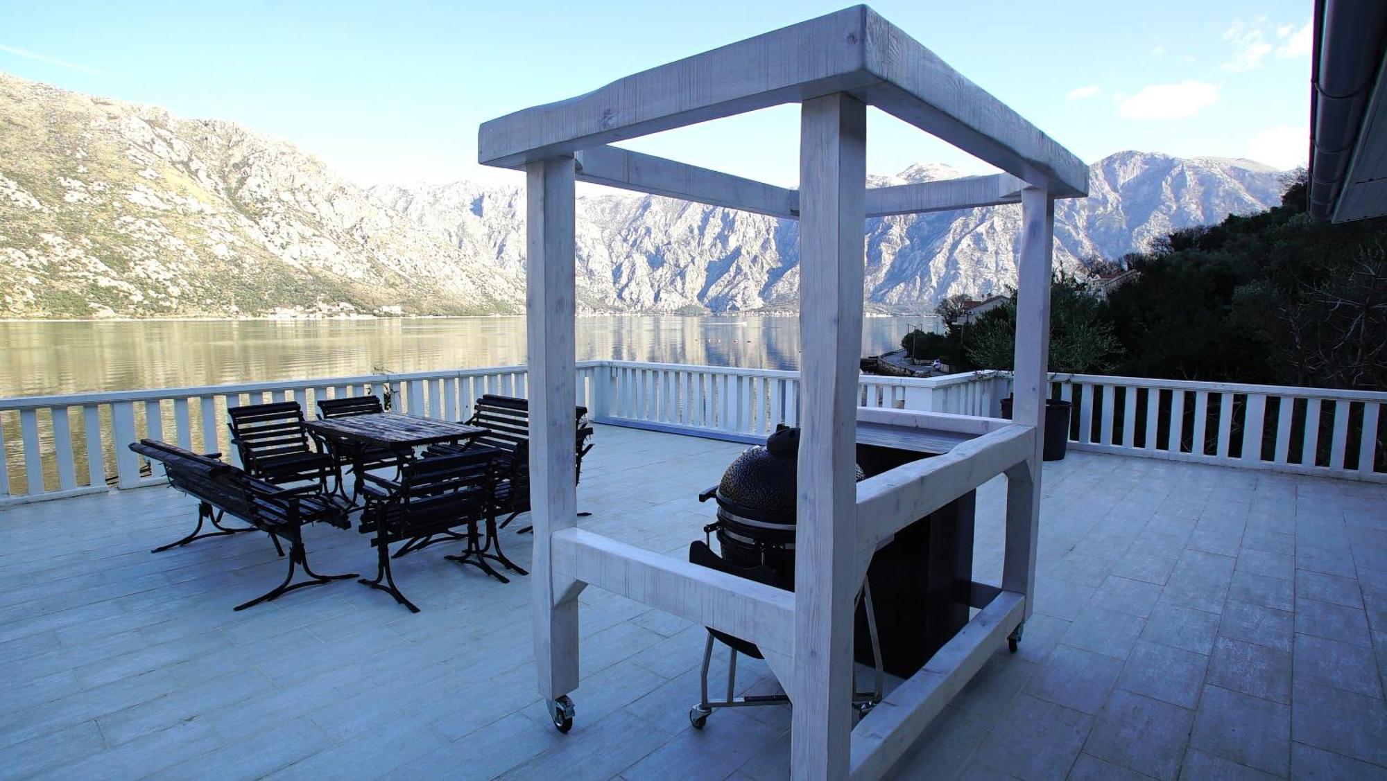Penthouse Stoliv New Spa-Pool Villa Is Located 5M From The Sea, Exclusive Terrace,Private Jetty Wih Sunbeds, Pebble Beach, Secluded Location Total Area 375M2 At Your Disposal Котор Екстериор снимка