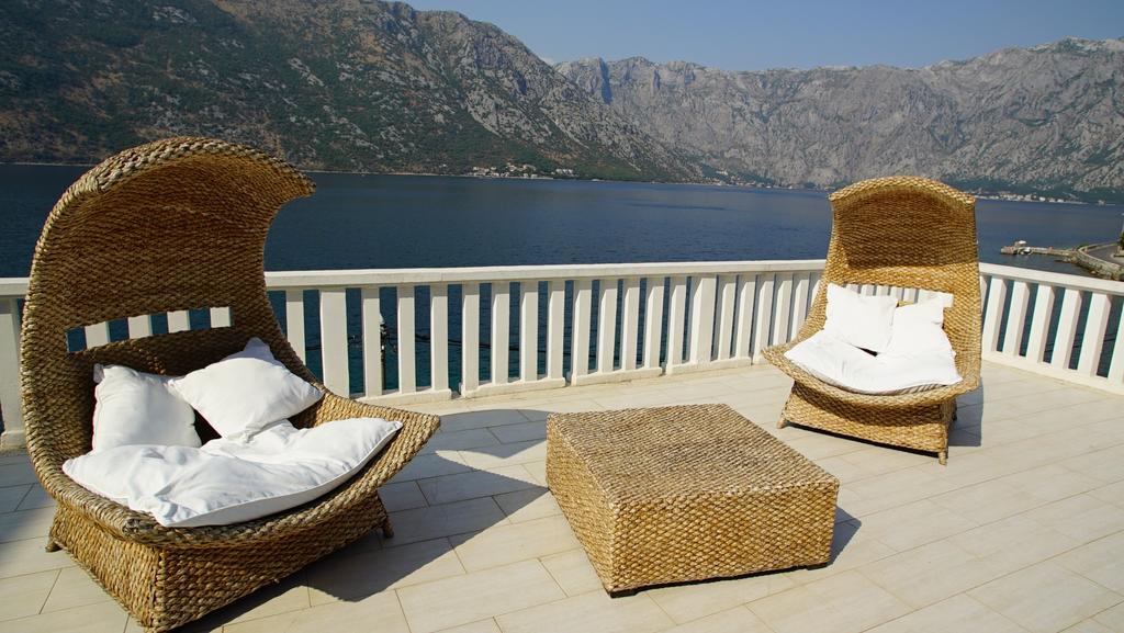 Penthouse Stoliv New Spa-Pool Villa Is Located 5M From The Sea, Exclusive Terrace,Private Jetty Wih Sunbeds, Pebble Beach, Secluded Location Total Area 375M2 At Your Disposal Котор Екстериор снимка